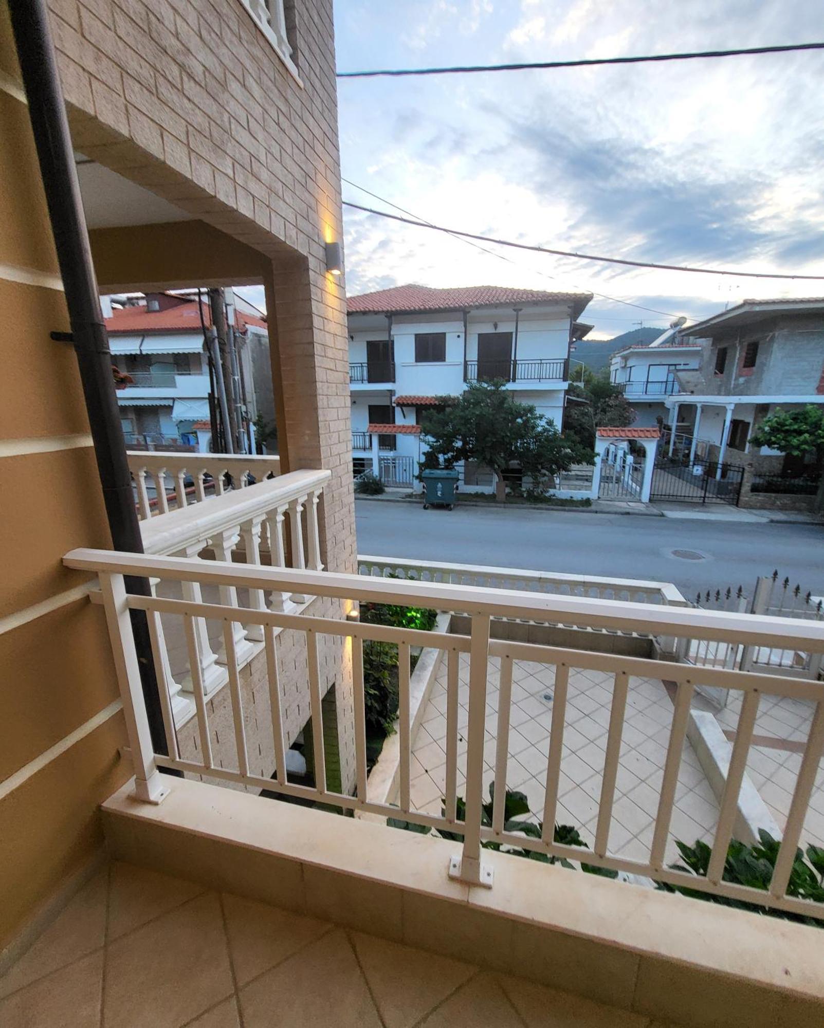 House Spanos サルティ エクステリア 写真